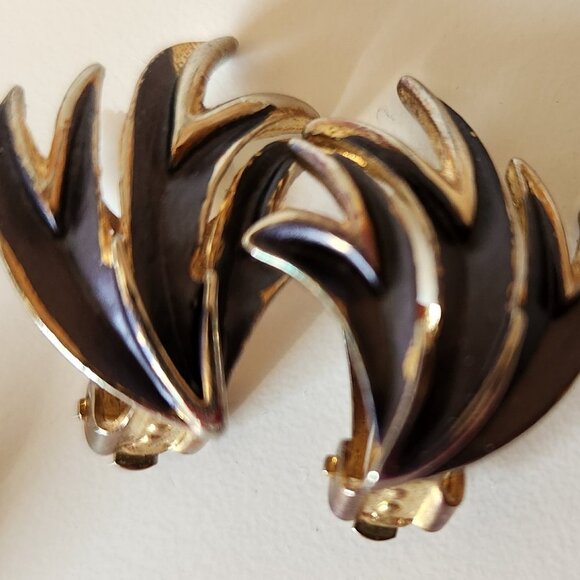 ✨ Lot of 7 Clip-On Earrings | Gold & Black, Pearl Accent, Retro Style - Picture 3 of 9